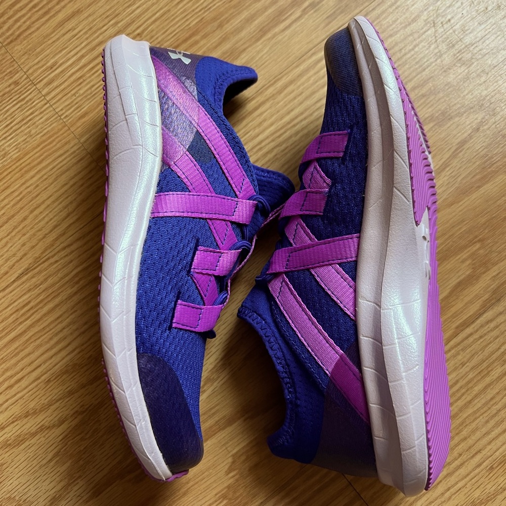 Under Armour Girls No Tie GPS Infinity 3 Frosty AL sneakers. Size 2.
